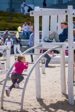 Lars Laj Playgrounds, Climbing