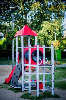 Lars Laj Playgrounds, Play Houses