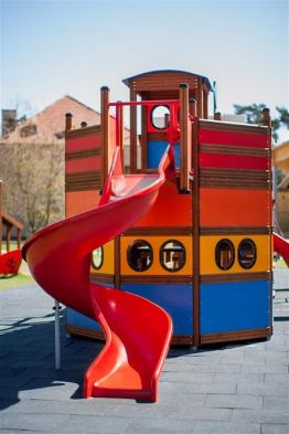 Lars Laj Playgrounds, Slides