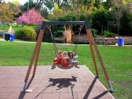 Lars Laj Playgrounds, Swings